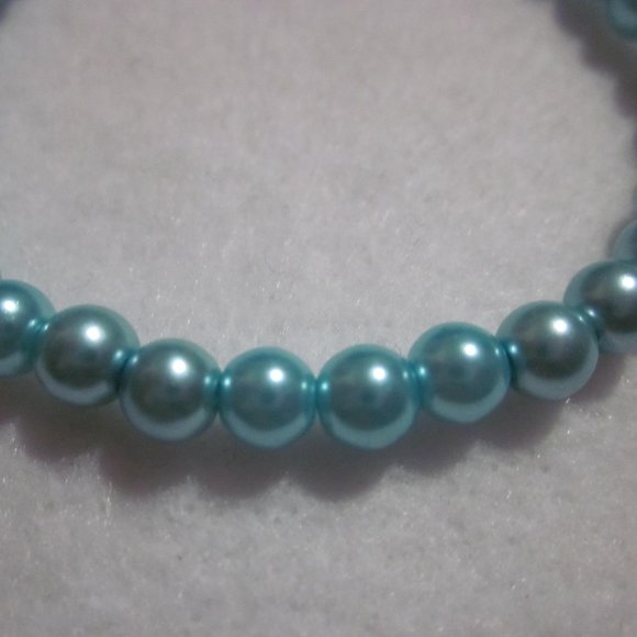 Aqua Stretch Bracelet. - Picture 2 of 3